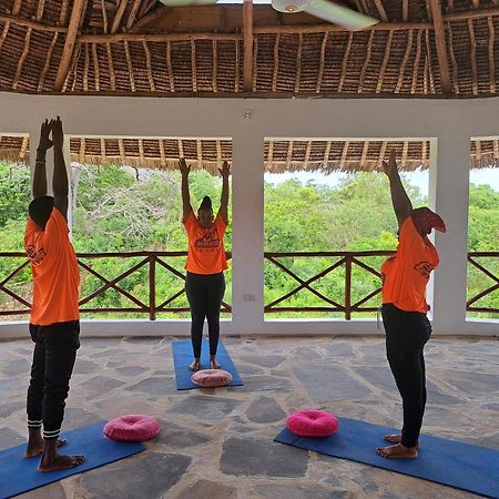Diani Yoga Barn Bed & Breakfast Укунда Екстериор снимка