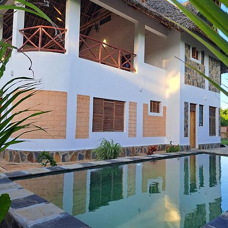Diani Yoga Barn Bed & Breakfast Укунда Екстериор снимка