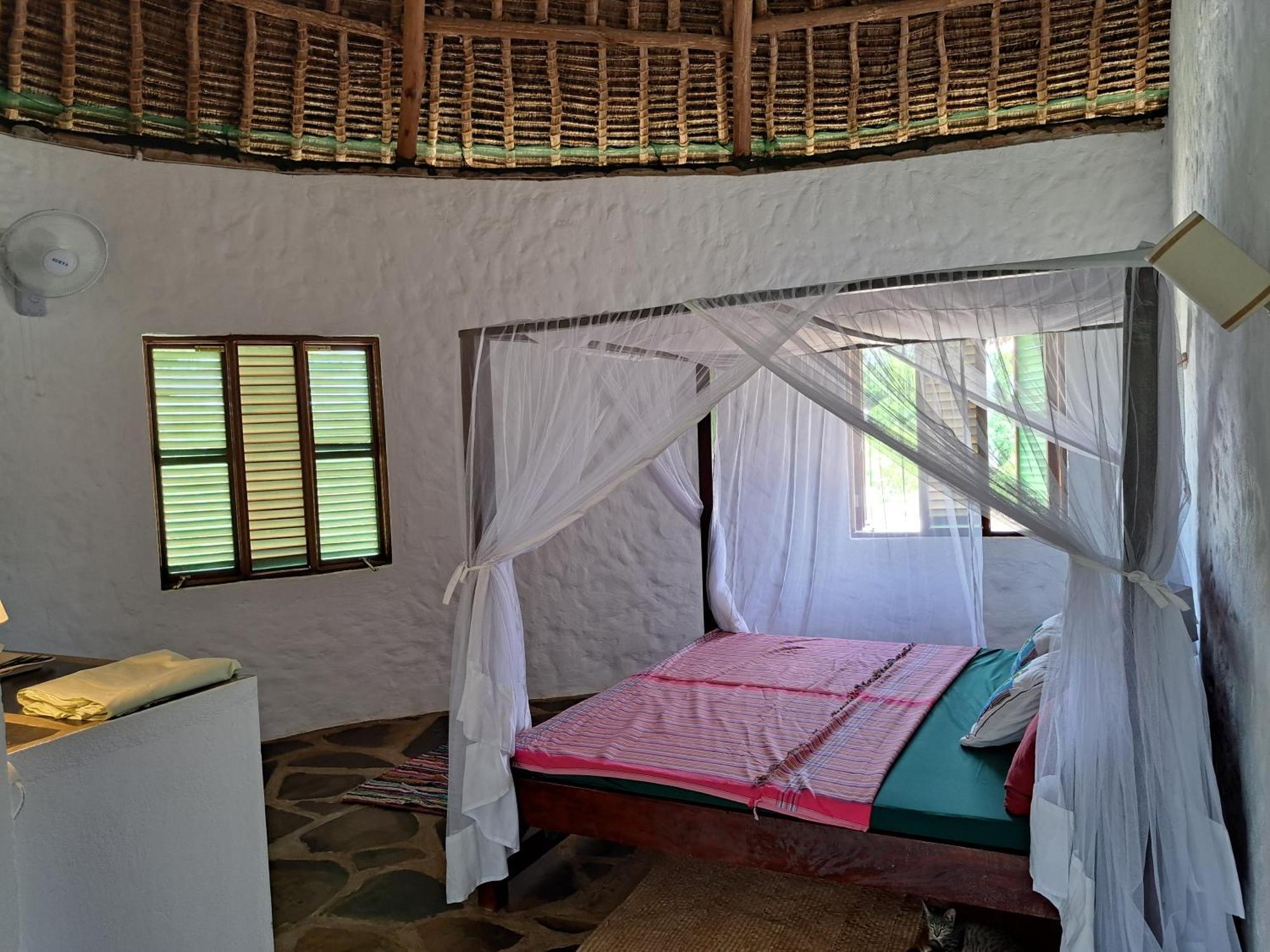 Diani Yoga Barn Bed & Breakfast Укунда Екстериор снимка
