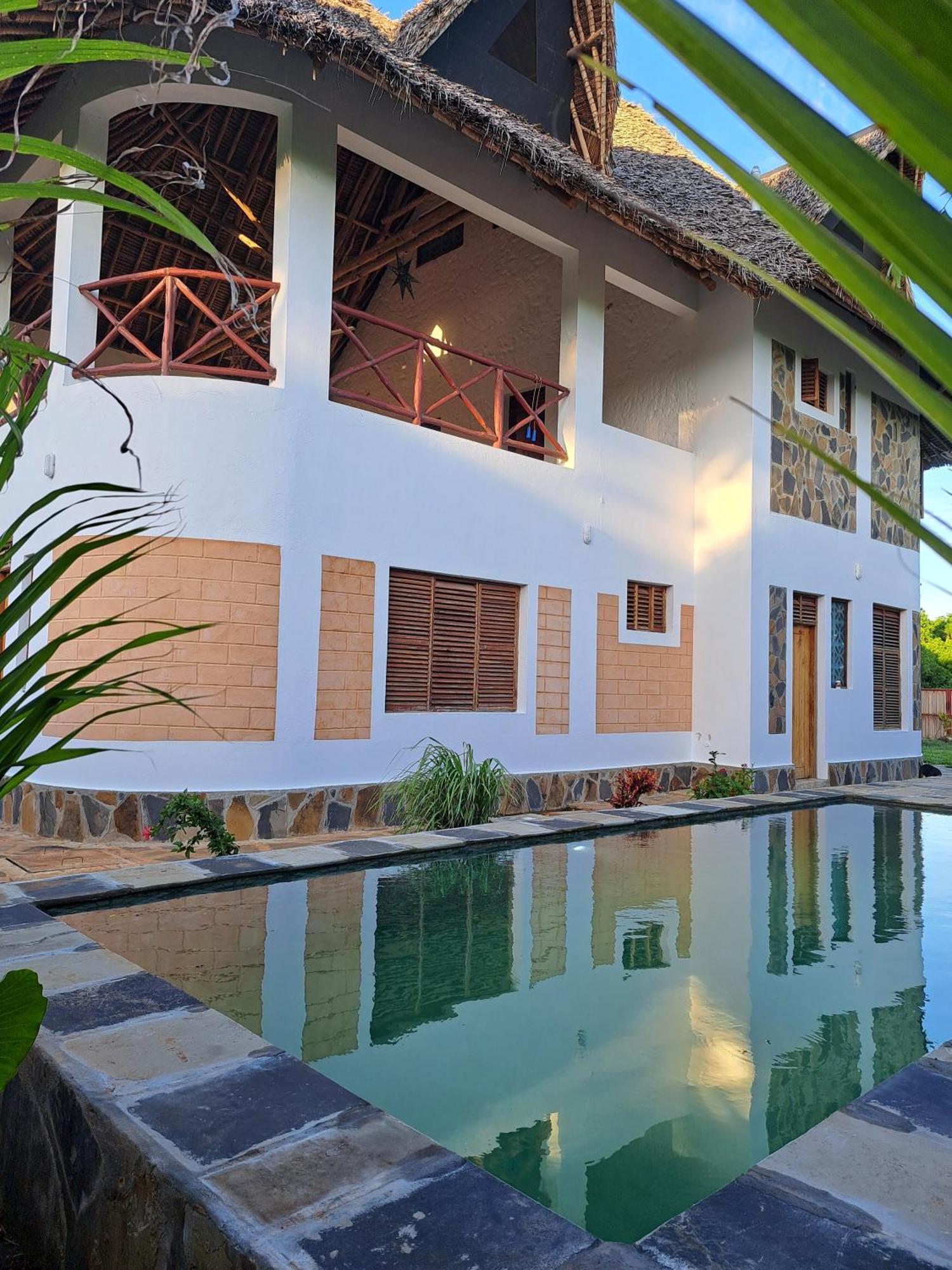 Diani Yoga Barn Bed & Breakfast Укунда Екстериор снимка