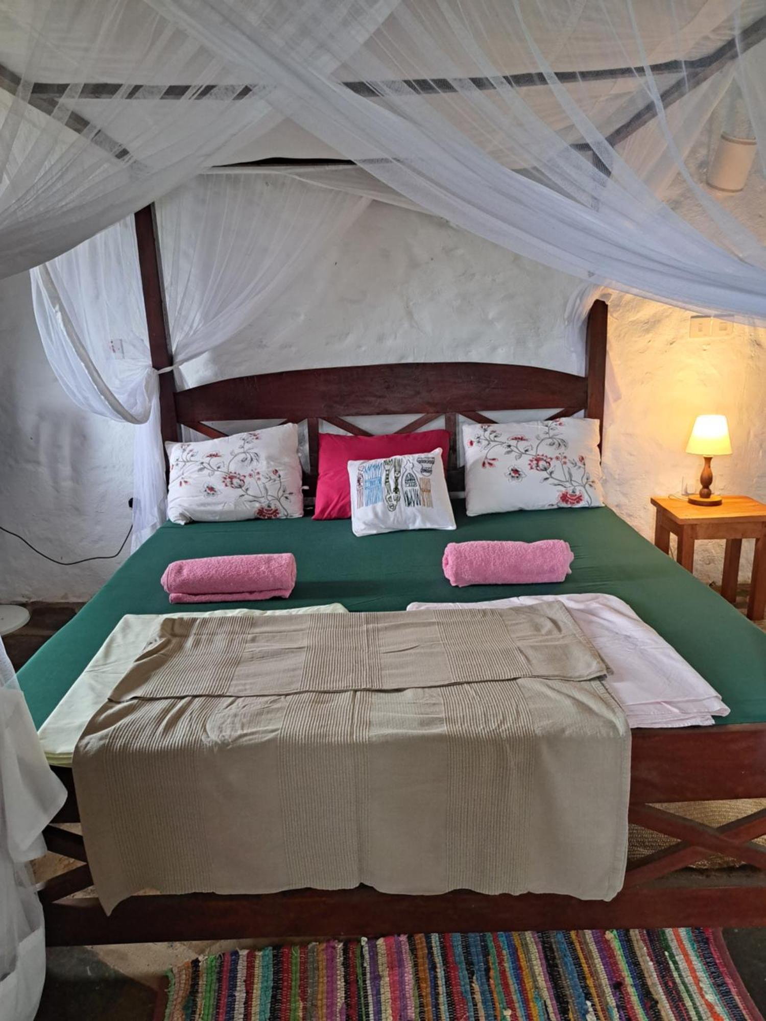 Diani Yoga Barn Bed & Breakfast Укунда Екстериор снимка
