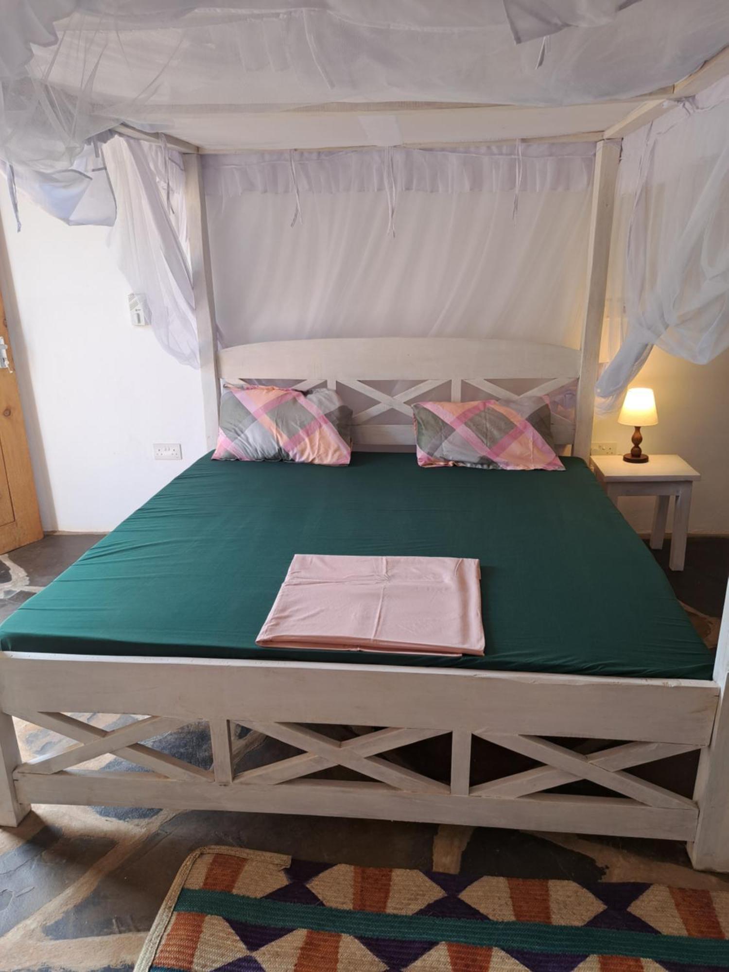 Diani Yoga Barn Bed & Breakfast Укунда Екстериор снимка