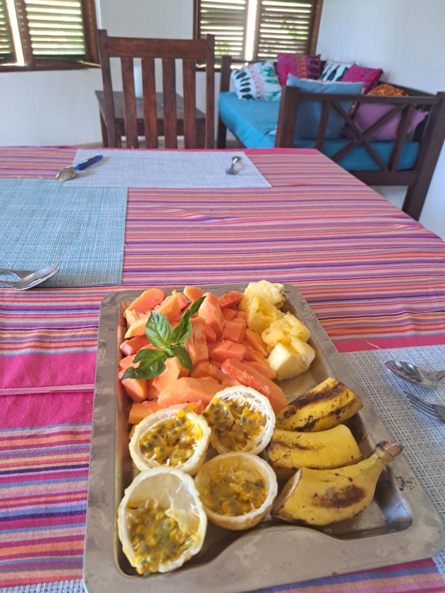 Diani Yoga Barn Bed & Breakfast Укунда Екстериор снимка