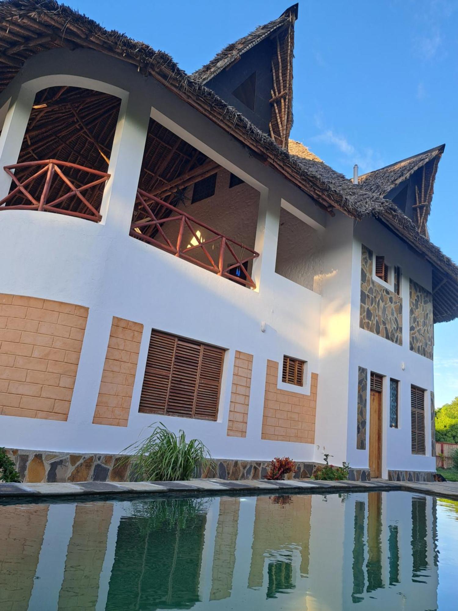 Diani Yoga Barn Bed & Breakfast Укунда Екстериор снимка