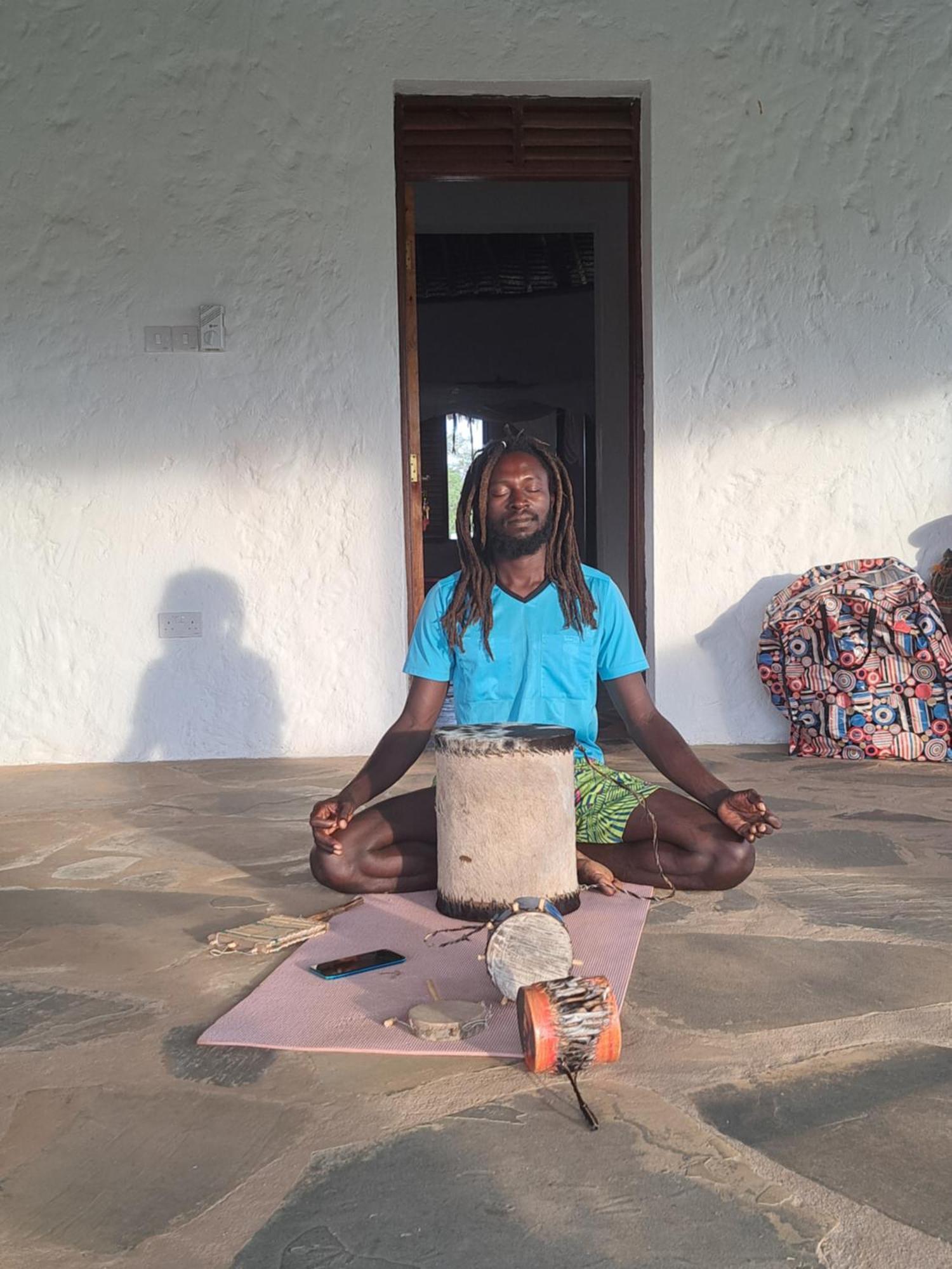 Diani Yoga Barn Bed & Breakfast Укунда Екстериор снимка