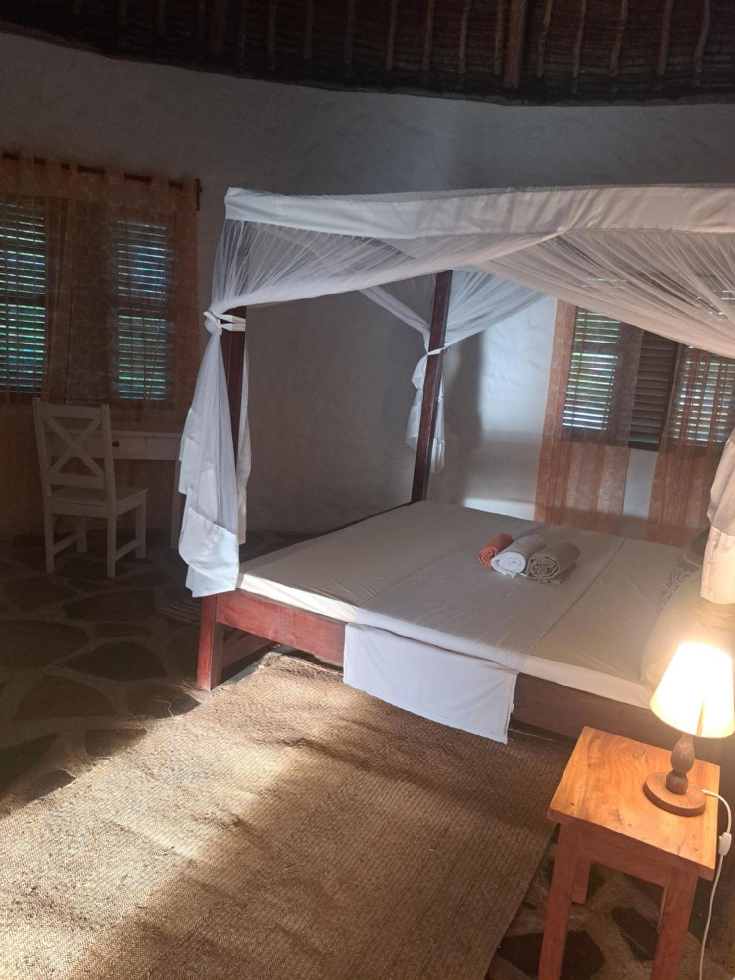 Diani Yoga Barn Bed & Breakfast Укунда Стая снимка